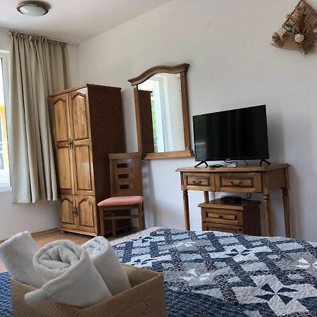 Family Hotel Littoral Sozopol Bagian luar foto