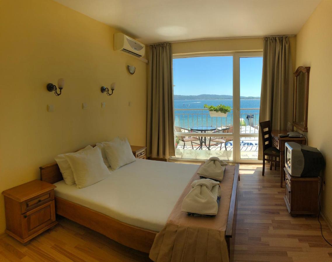 Family Hotel Littoral Sozopol Bagian luar foto