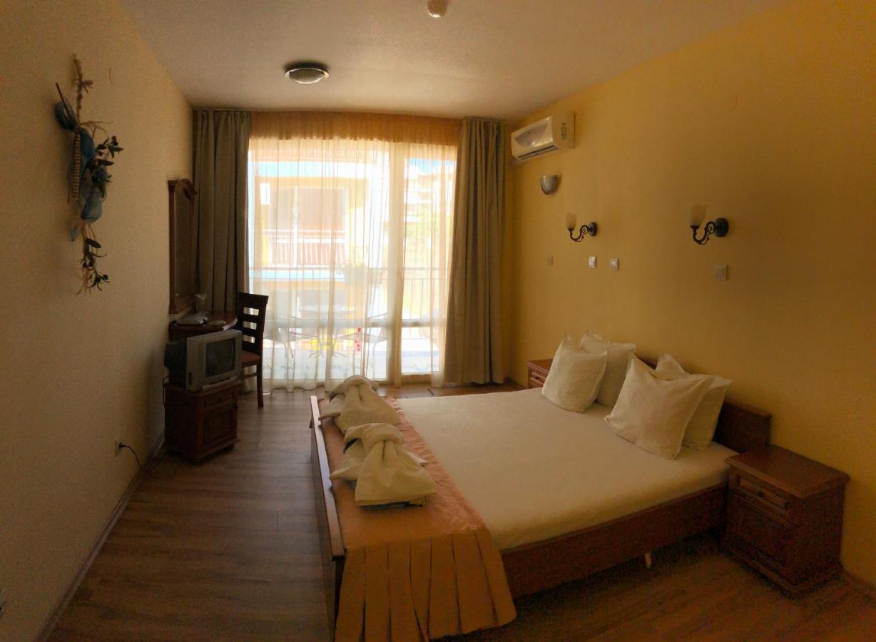 Family Hotel Littoral Sozopol Bagian luar foto