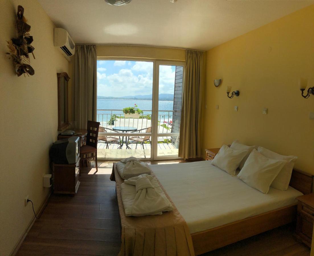 Family Hotel Littoral Sozopol Bagian luar foto