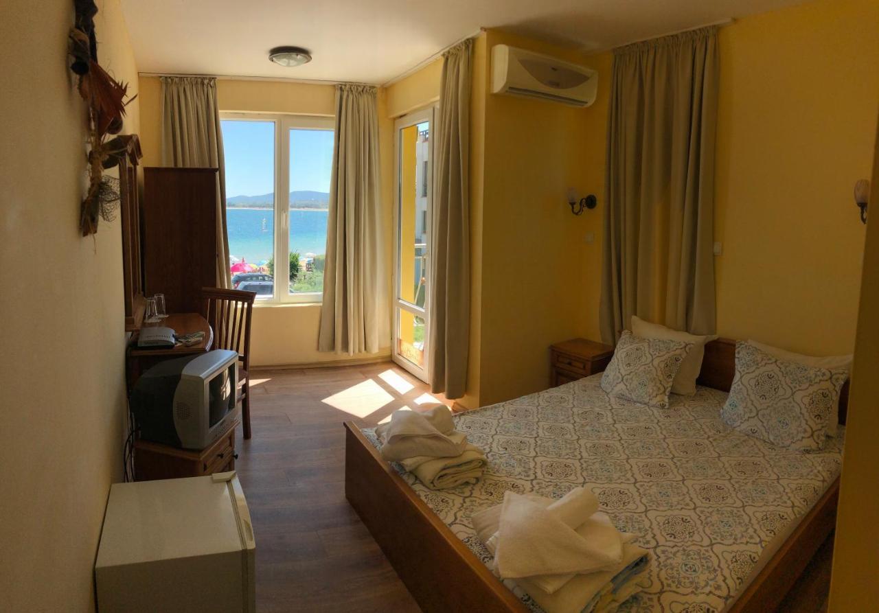 Family Hotel Littoral Sozopol Bagian luar foto