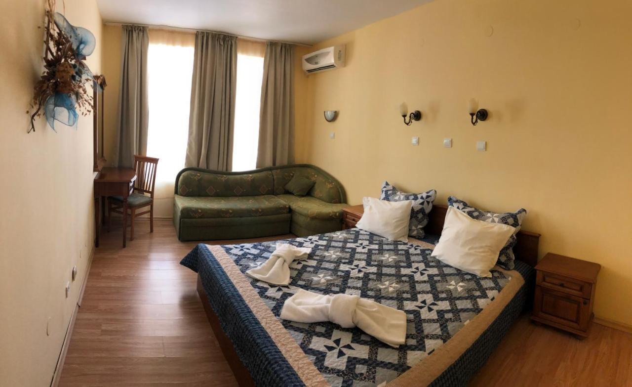 Family Hotel Littoral Sozopol Bagian luar foto