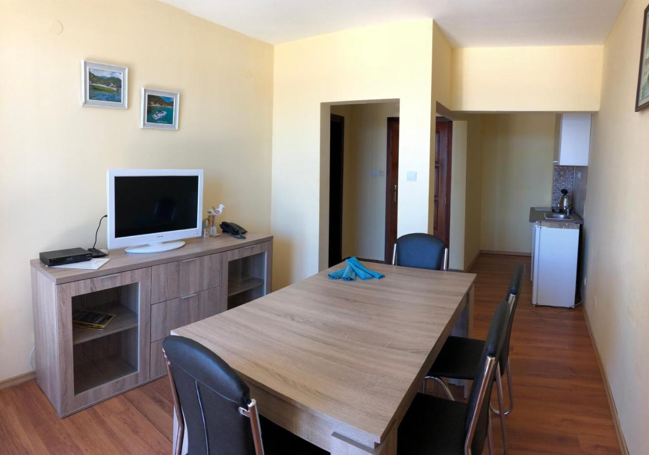 Family Hotel Littoral Sozopol Bagian luar foto