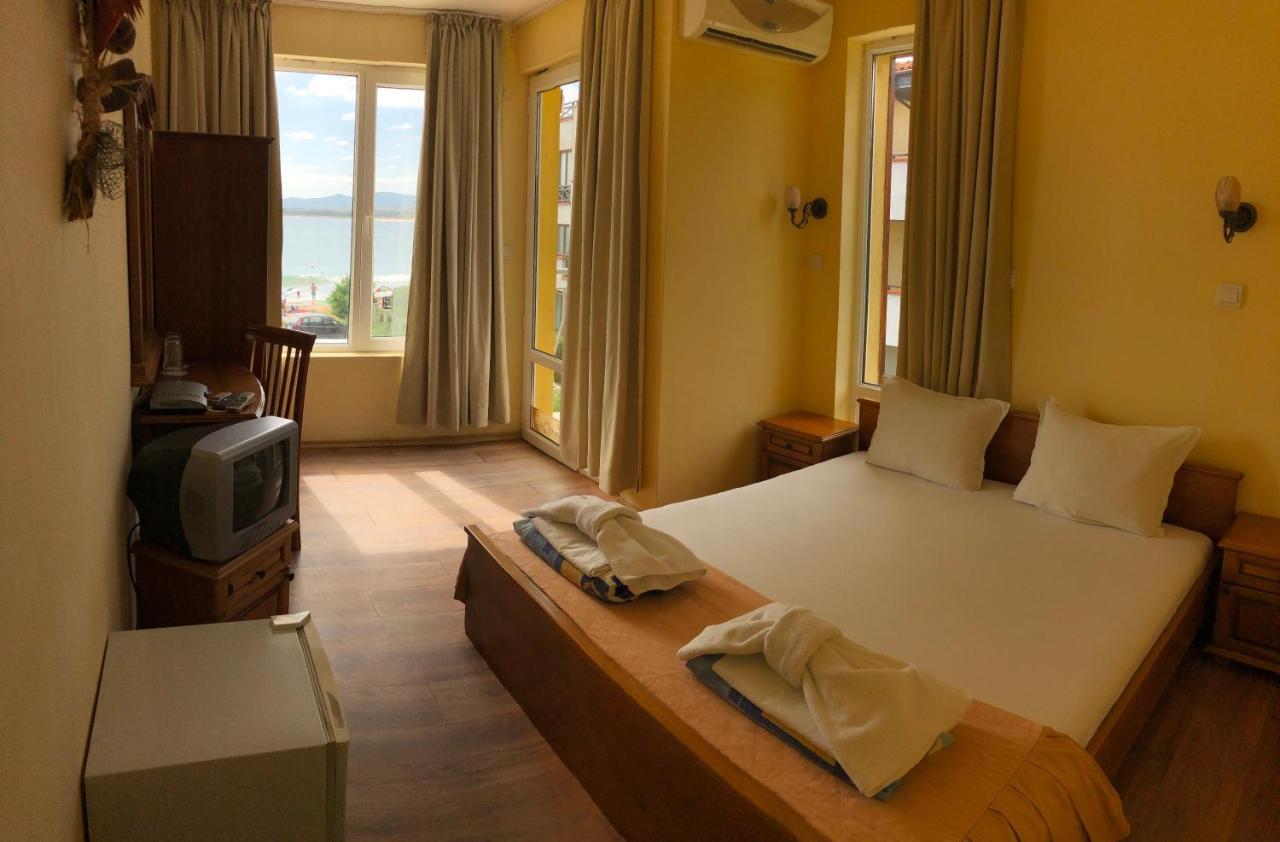 Family Hotel Littoral Sozopol Bagian luar foto