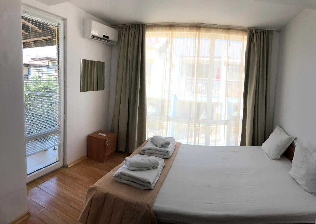 Family Hotel Littoral Sozopol Bagian luar foto