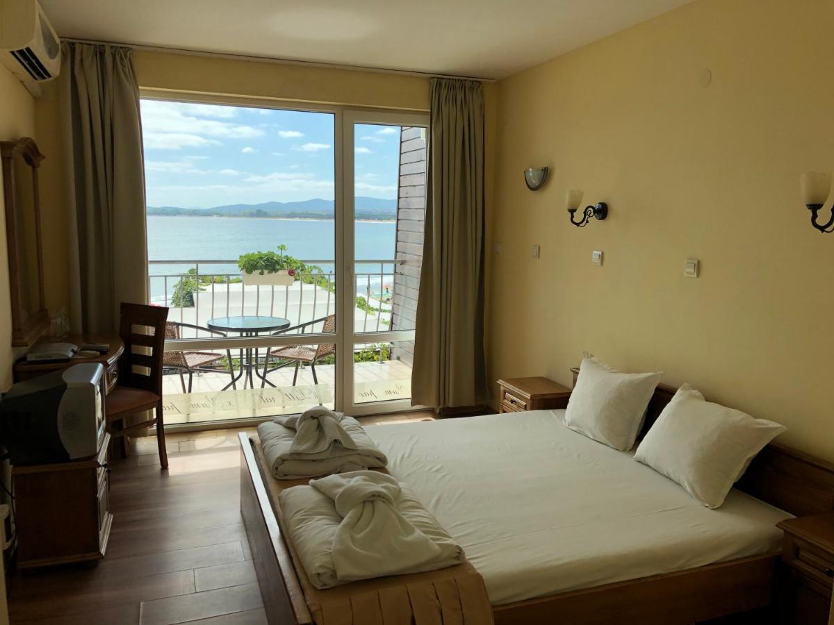 Family Hotel Littoral Sozopol Bagian luar foto
