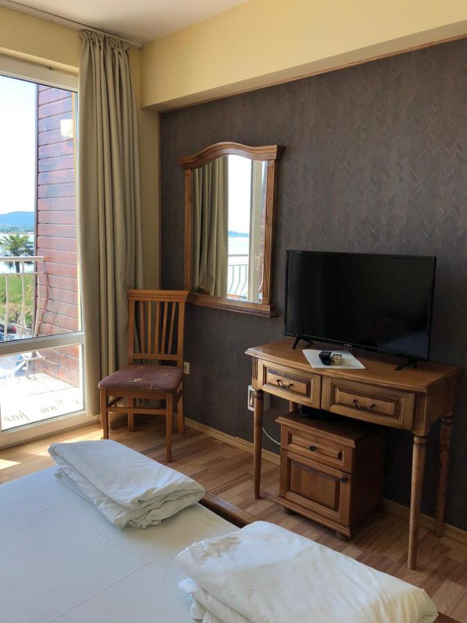 Family Hotel Littoral Sozopol Bagian luar foto