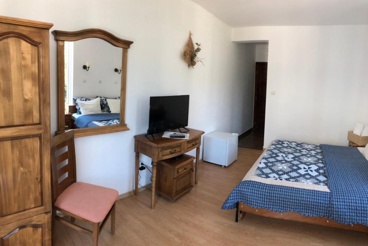 Family Hotel Littoral Sozopol Bagian luar foto