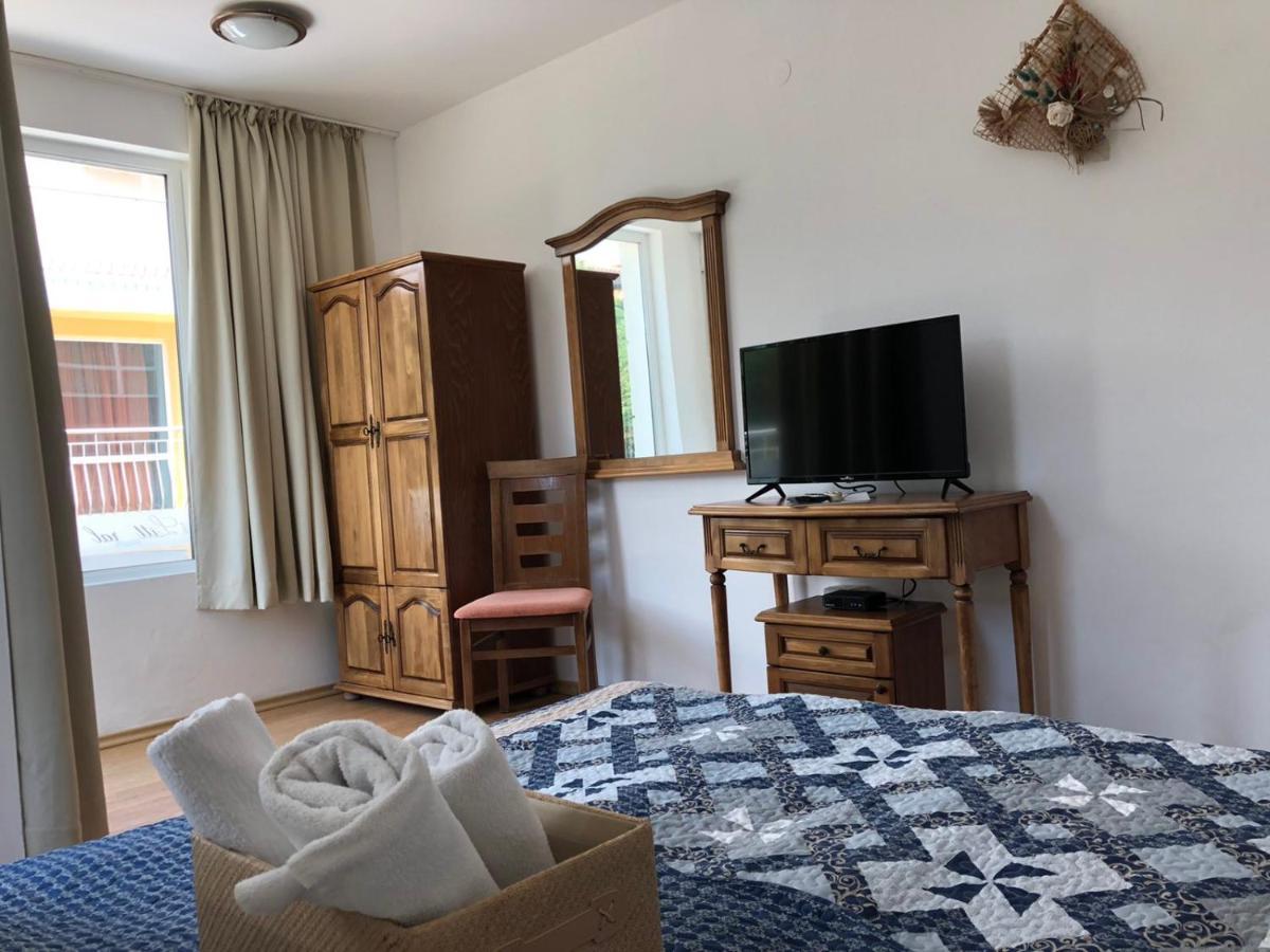 Family Hotel Littoral Sozopol Bagian luar foto