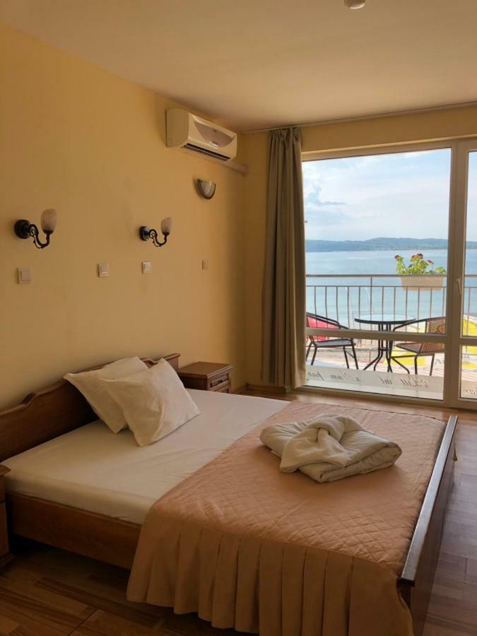 Family Hotel Littoral Sozopol Bagian luar foto